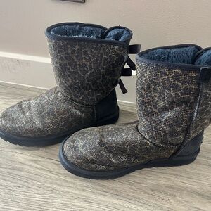 Leopard Uggs navy